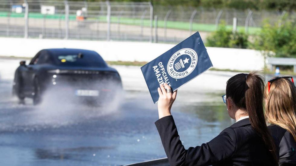 Στην Porsche Taycan το ρεκόρ Γκίνες στο drift (+vid)